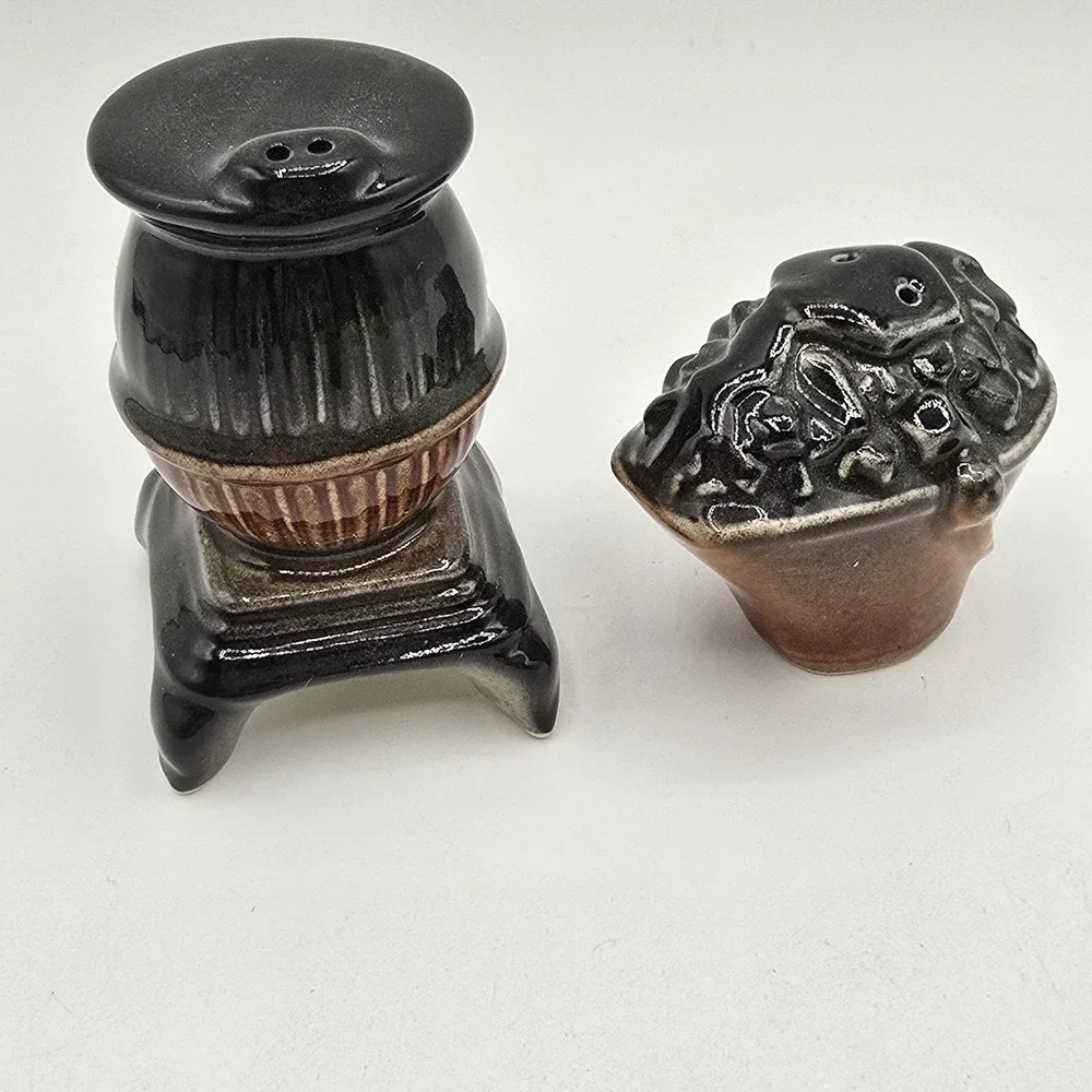 Vintage Ceramic Pot Belly Stove Coal Bucket Salt & Pepper Shakers Cottagecore